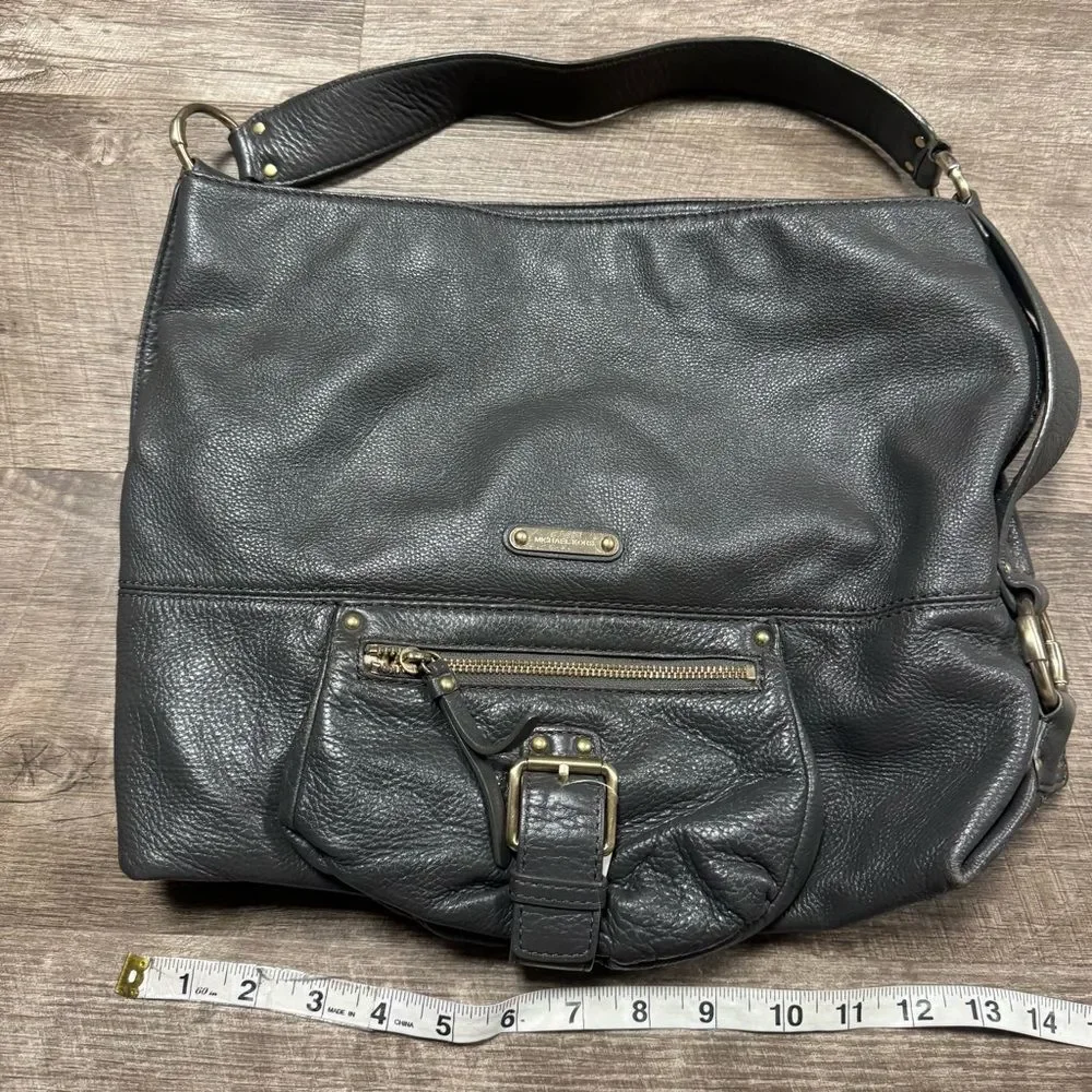 Michael Kors Austin Hobo Bag In Grey Pebbled Leather